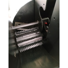 Broyeur de végétaux Professionnel 420 cm3 avec système de coupe par couteaux et marteaux