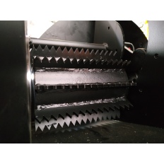 Broyeur de végétaux Professionnel 420 cm3 avec système de coupe par couteaux et marteaux