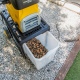 Broyeur de végétaux électrique 2800 watts max 45mm avec bac de récupération CHIPPER 355LE-V19