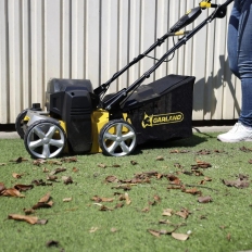 Balayeuse à batterie 40V pour gazon artificiel 600 m² GARLAND ROLL&COMB KEEPER 602-V23